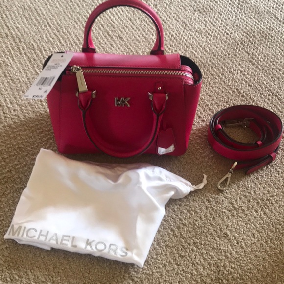 Authentic Michael Kors crossover! - Picture 1 of 8